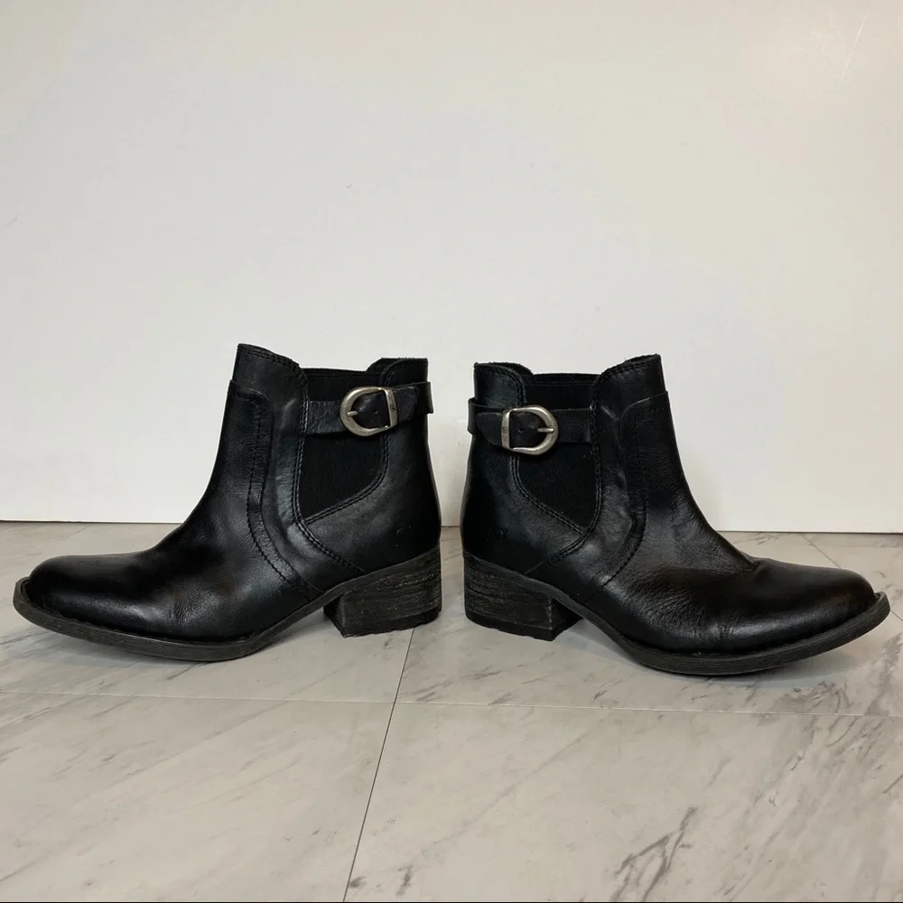 Born Mohan Black Leather Bootie 6 1/2